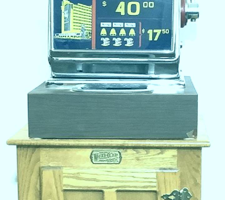 Diamond Mystery 100 Imperial Crown Deluxe slot machine