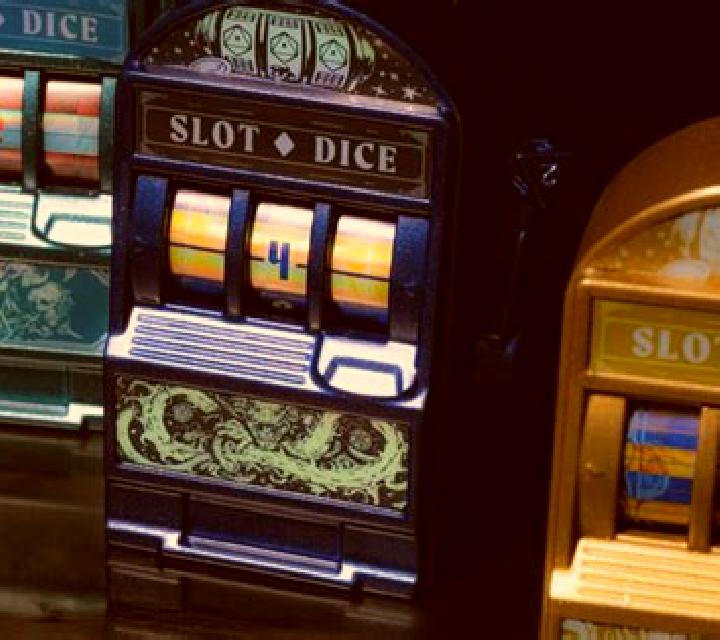 Dice Breaker slot machine
