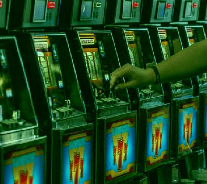 Dig N Drop slot machine