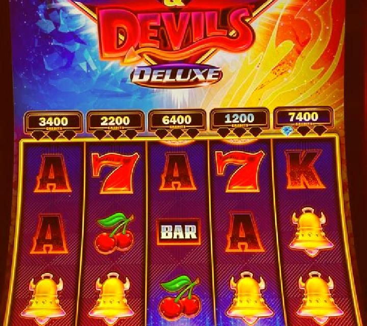 Divine Diamonds slot machine