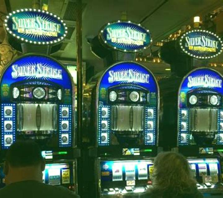 Divine Strike slot machine