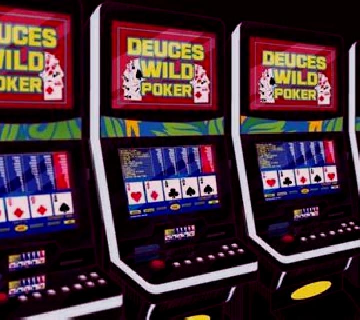 DJ Wild Stud Poker online slot