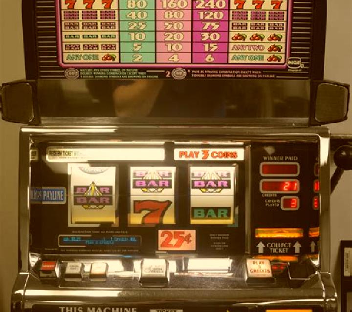Double Diamonds Dice slot machine
