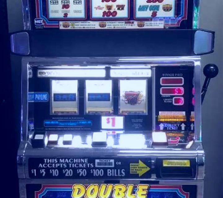 Double Scatter 7 s slot machine