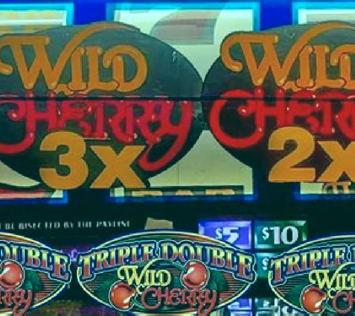 Double Triple Wild Claw slot machine
