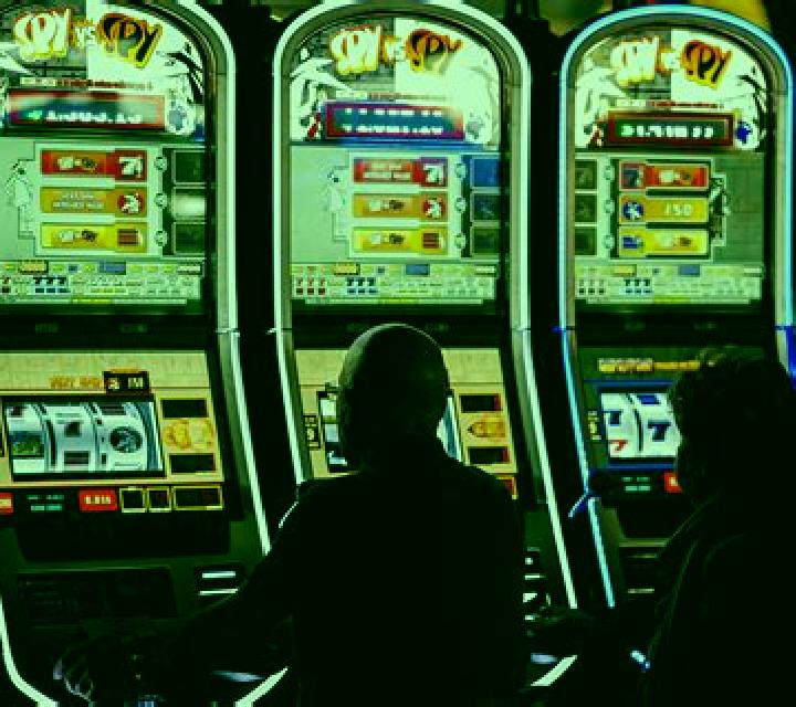 Downtown Outlaws slot machine