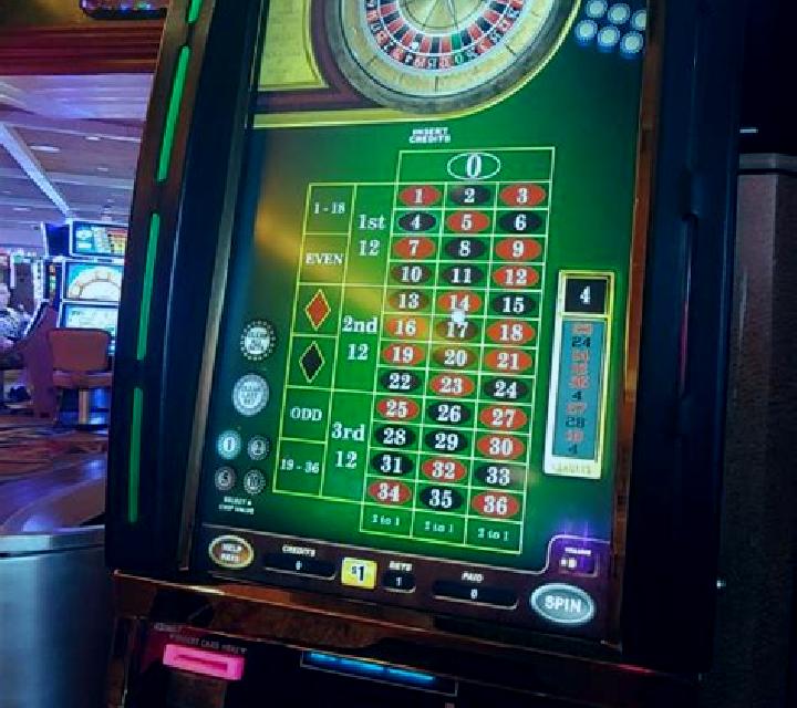 Dozen Roulette slot machine