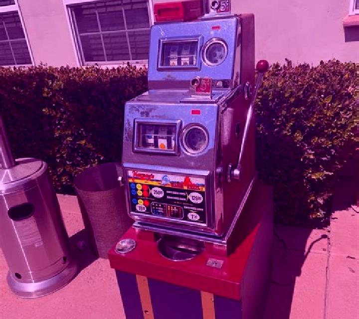 Dummy 2 slot machine