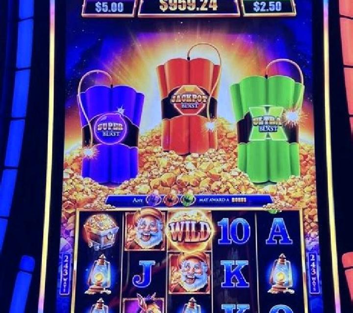 Dynamite & Gold slot machine