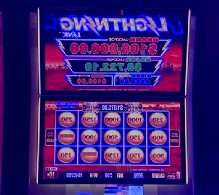 Electric Nights King Strike slot machine
