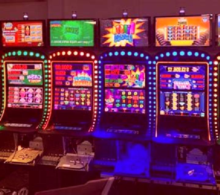 Empire Action slot machine