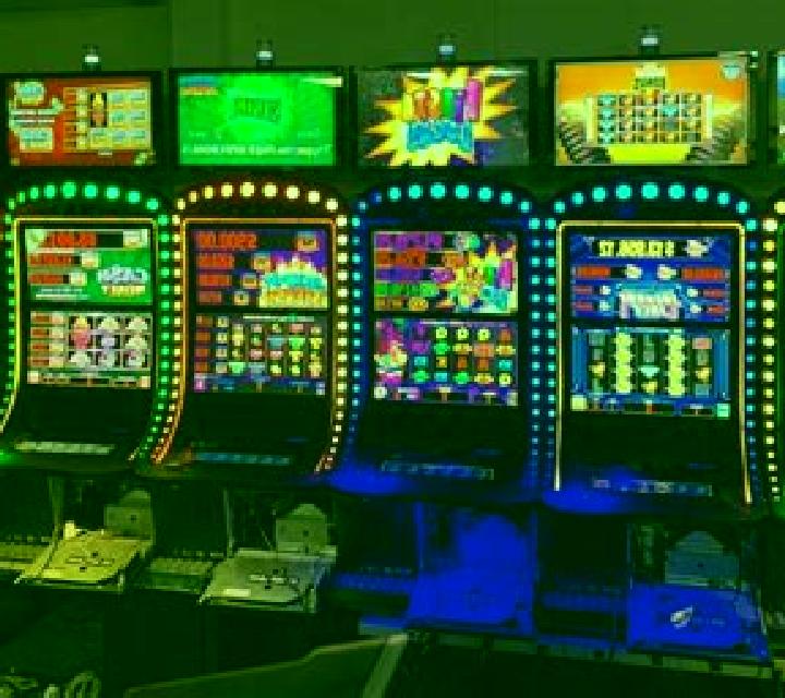 Empire Shields slot machine