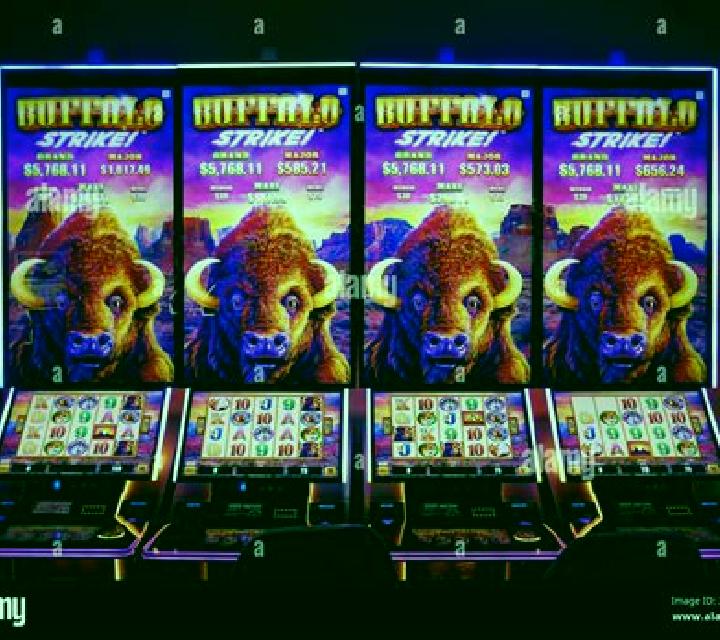 Eye Strike slot machine