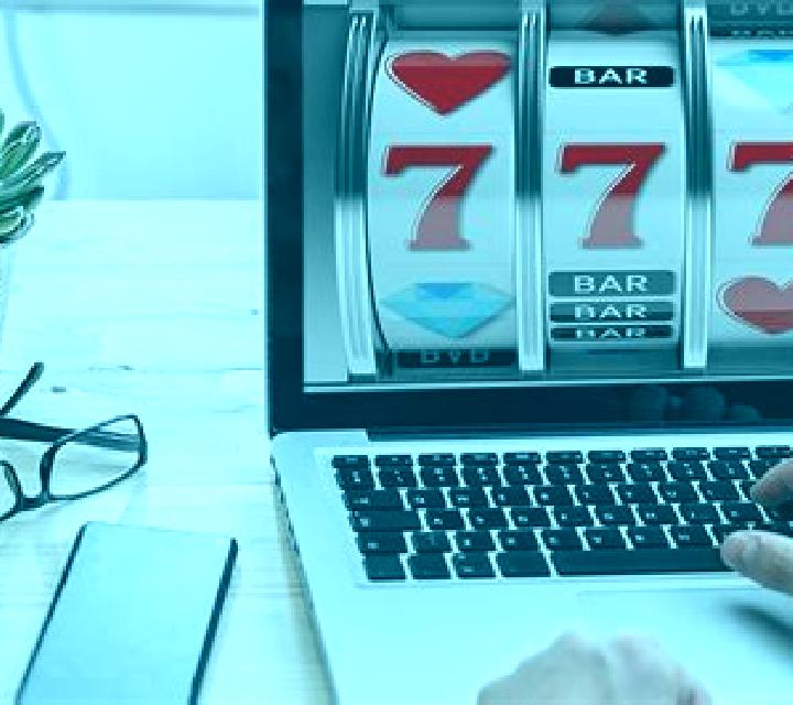 Face online slot