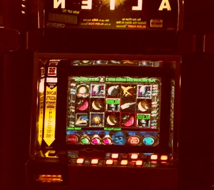 Fallen Alien slot machine