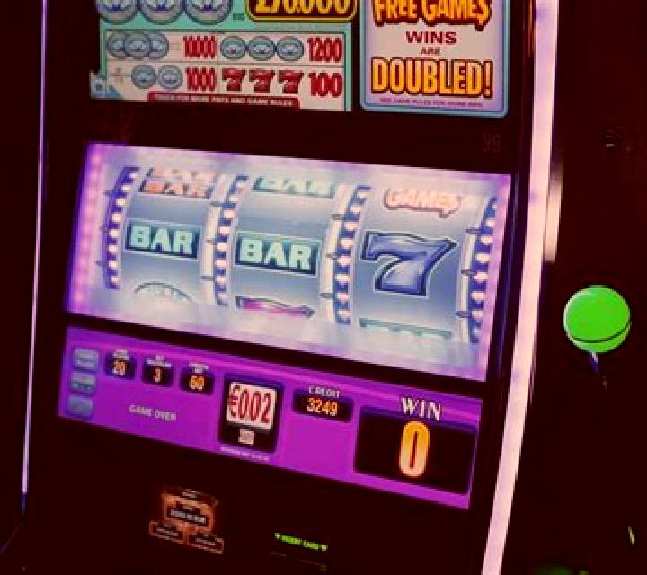 Famous Couples slot machine