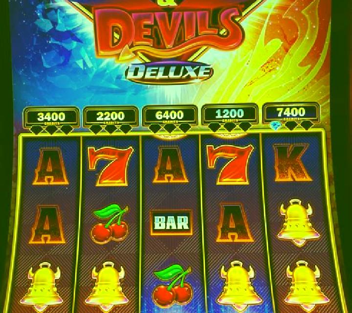 Fire vs Ice Devils slot machine