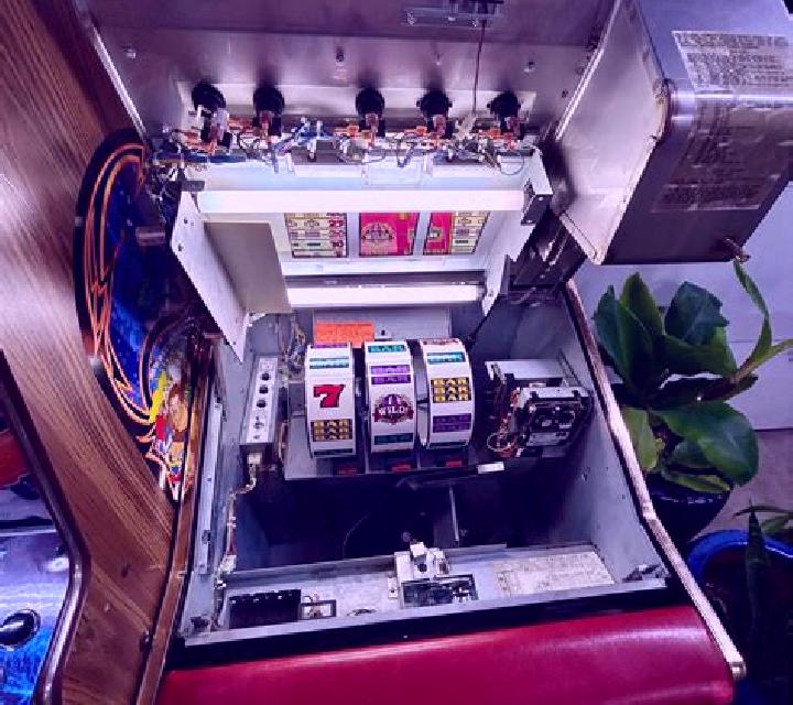 First Balloon slot machine