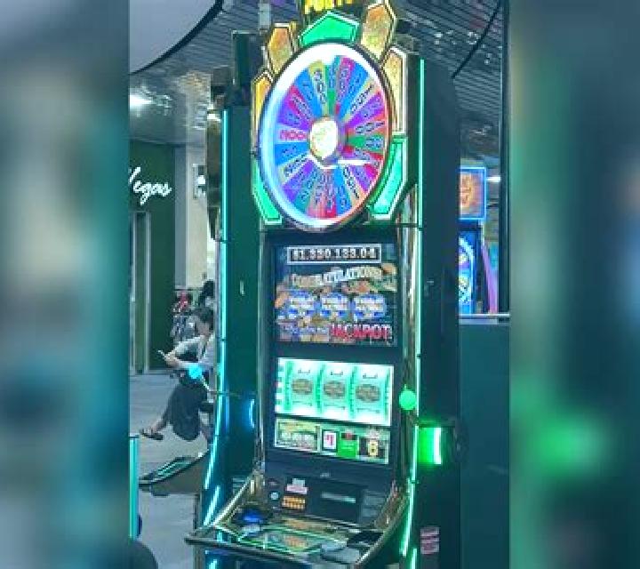 First Person HiLo slot machine
