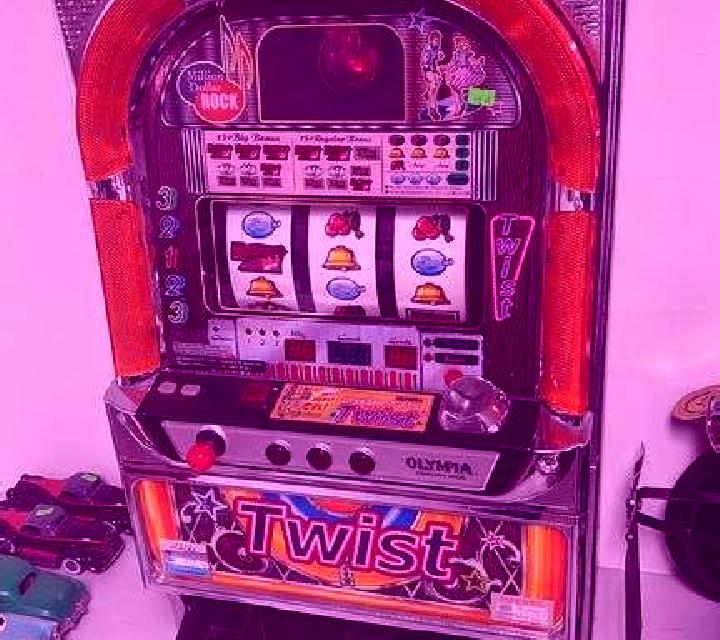French Twist slot machine