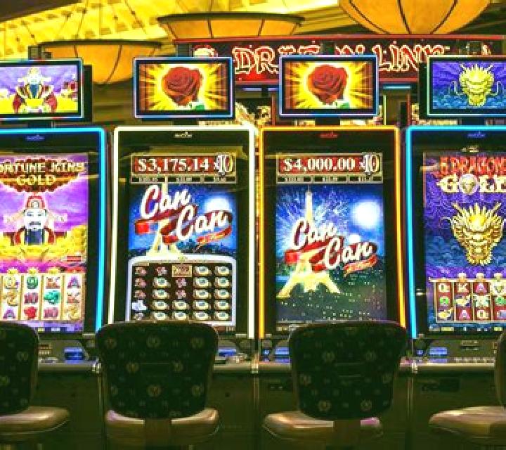 Friday in Vegas slot machine