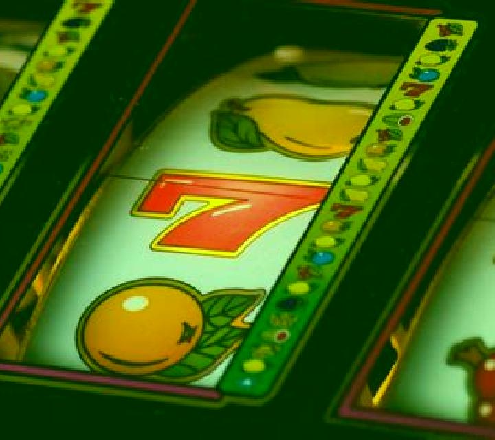 Fruithead slot machine