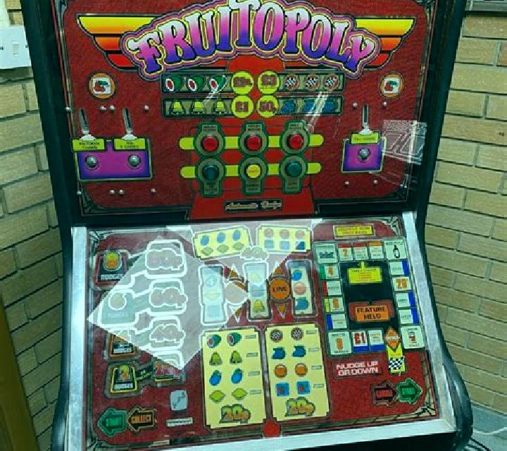 Fruitopolis slot machine