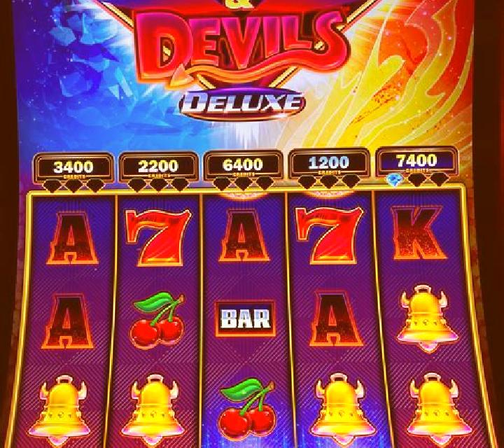 Fruits & Diamonds slot machine