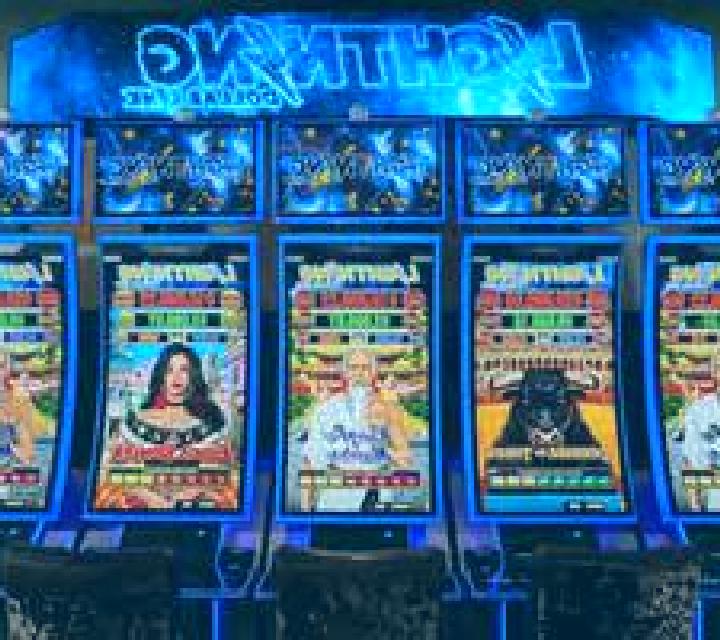 Full Force Link Vegas Revue slot machine