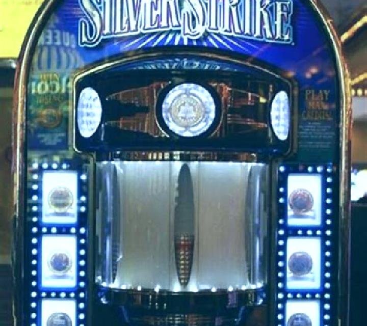Gamdom Strike slot machine