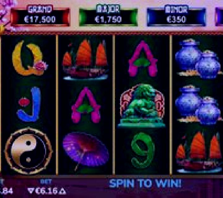 Girl with the Golden Eyes slot