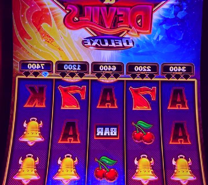 Glorious Diamonds slot machine