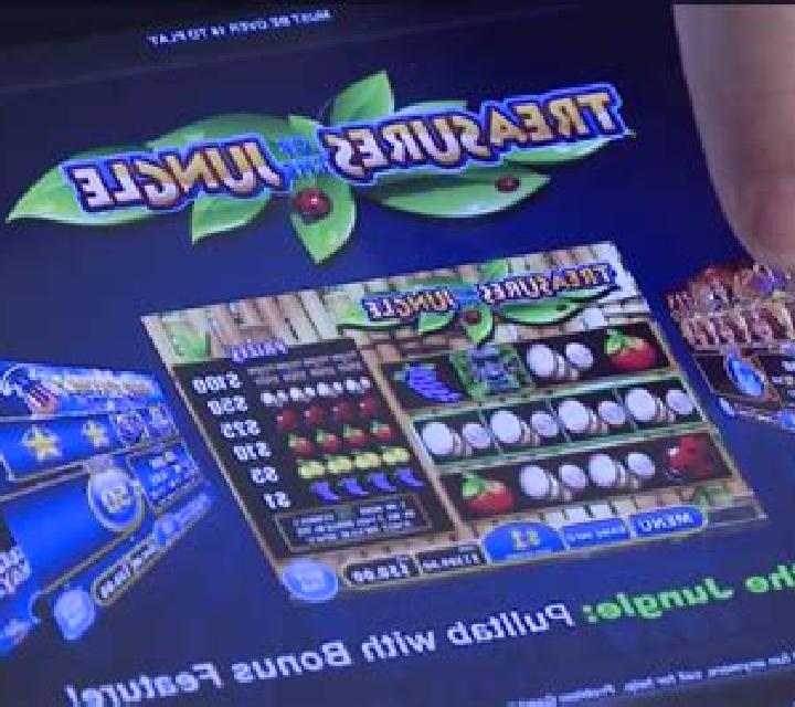 Go Wild on Safari Pull Tab slot game