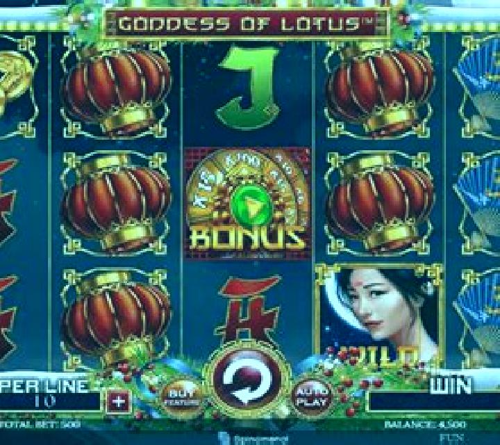 Goddess of Lotus Christmas Edition online slot