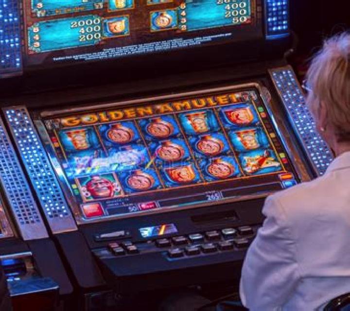 Golden Amulet slot machine