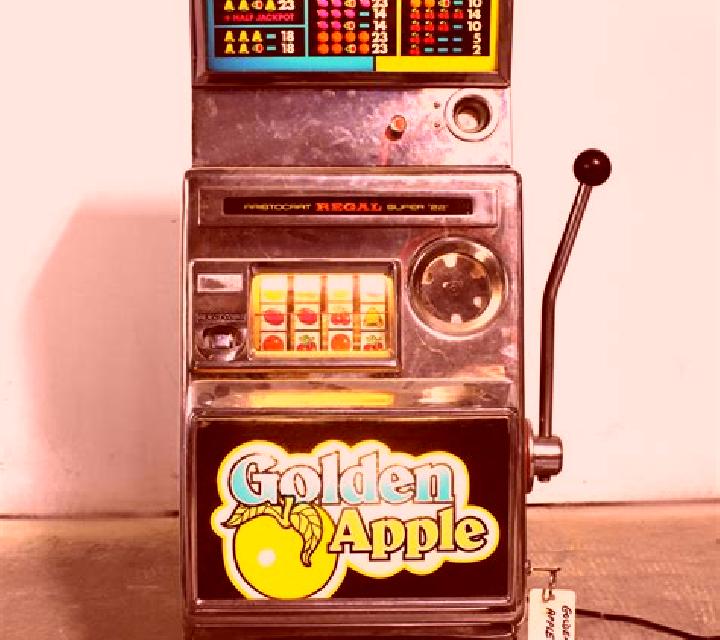 Golden Apple slot machine