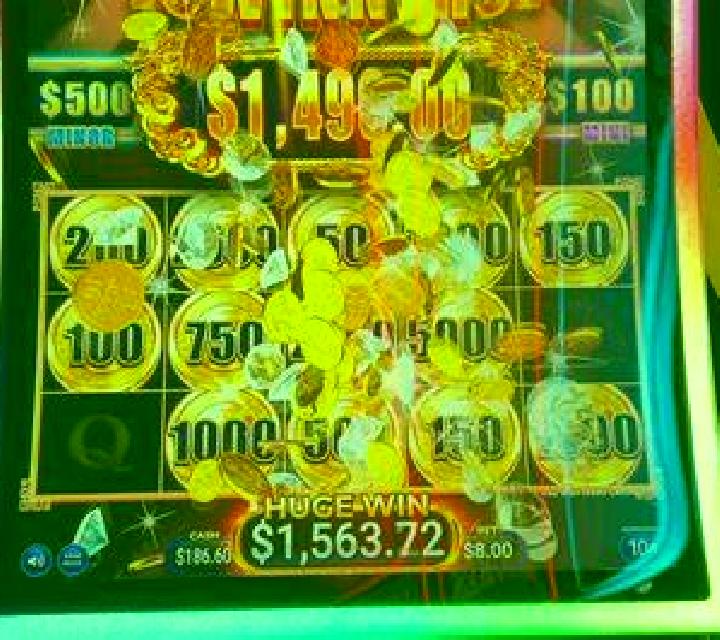 Golden Eve: Hold n Roll online slot