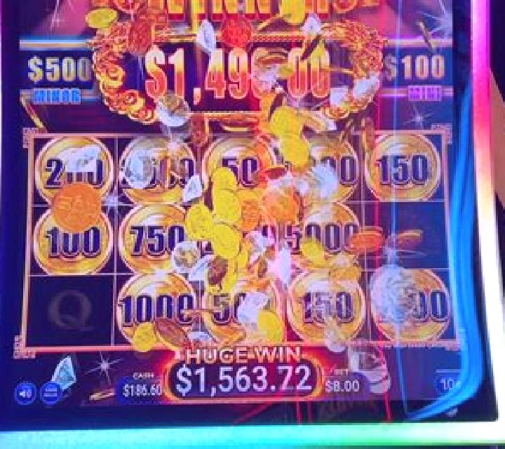 Golden Eve: Hold n Roll slot machine
