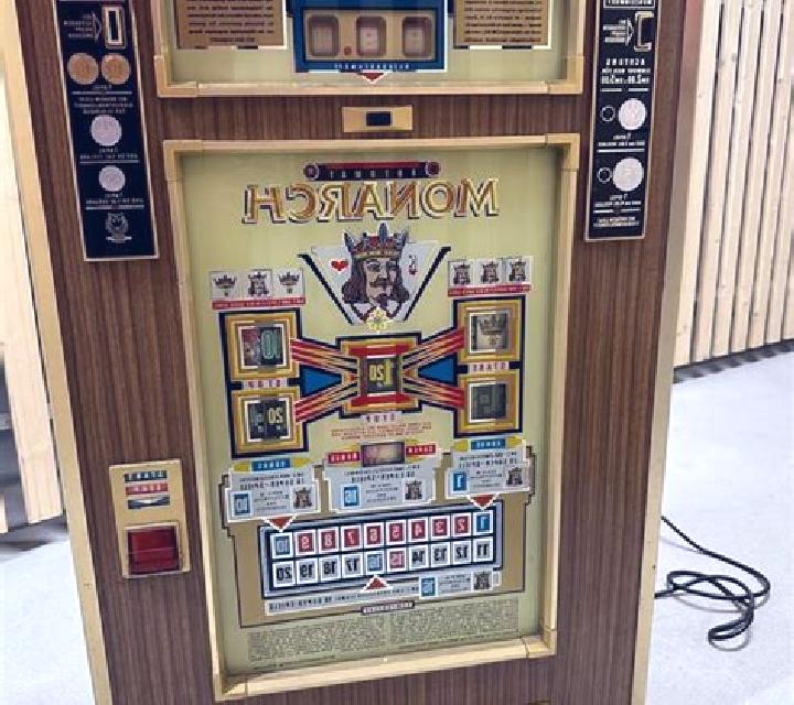 Golden Monarch slot machine