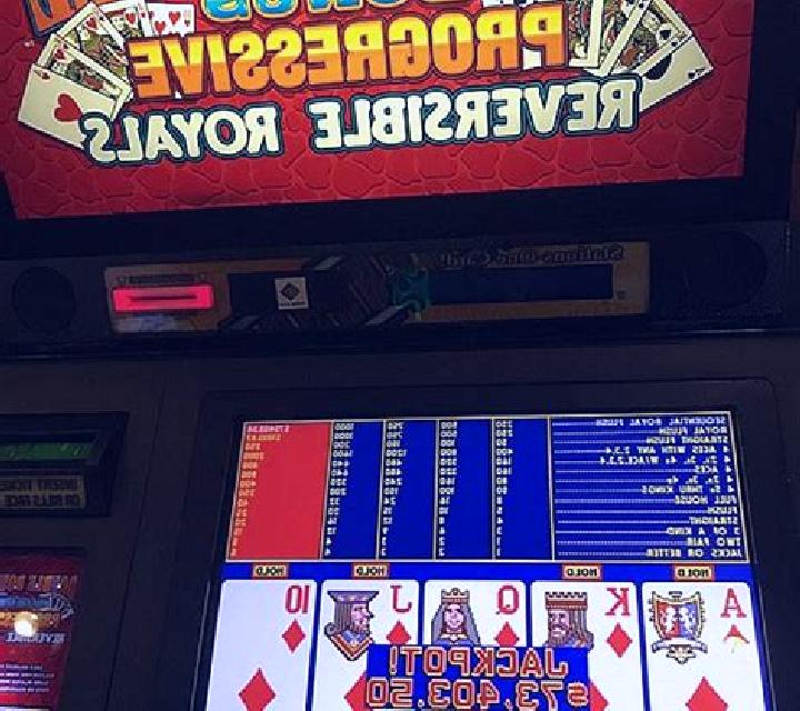 Golden Royals slot machine