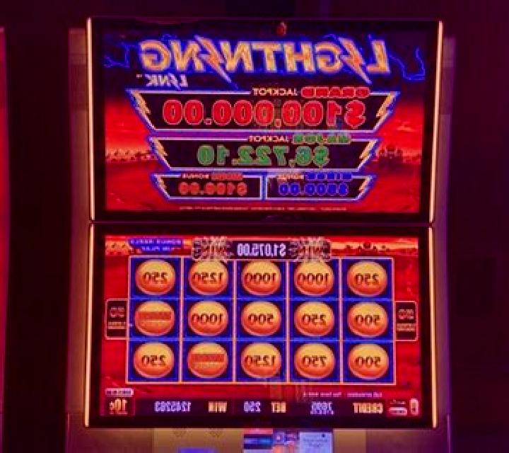 Golden Treasure Lightning slot machine