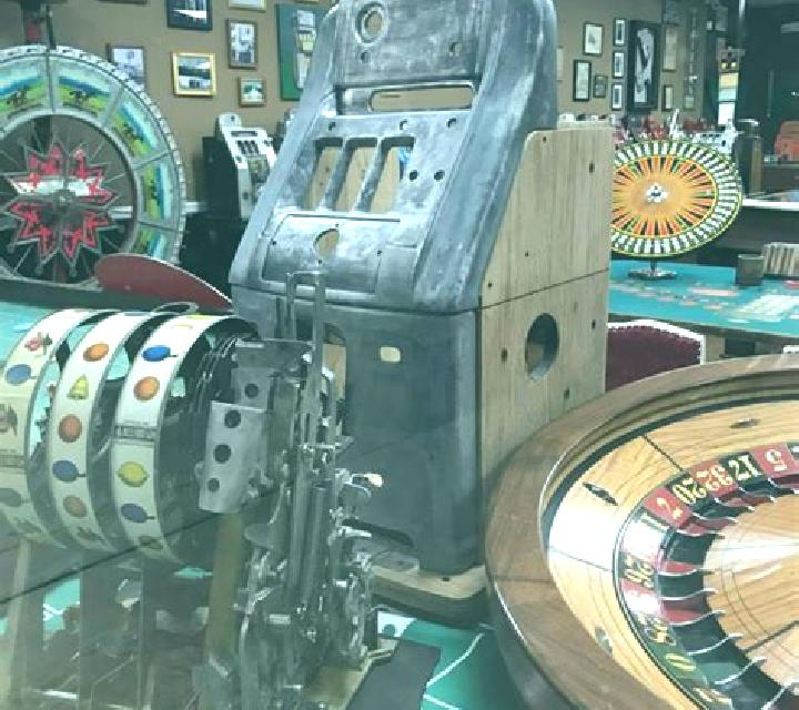 Goldenomatic slot machine