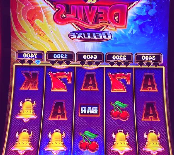 Grand Deluxe slot machine