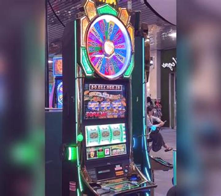Green Machine Deluxe Vegas slot machine