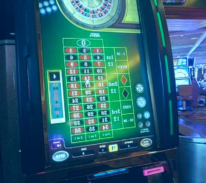 GridIron Roulette slot machine