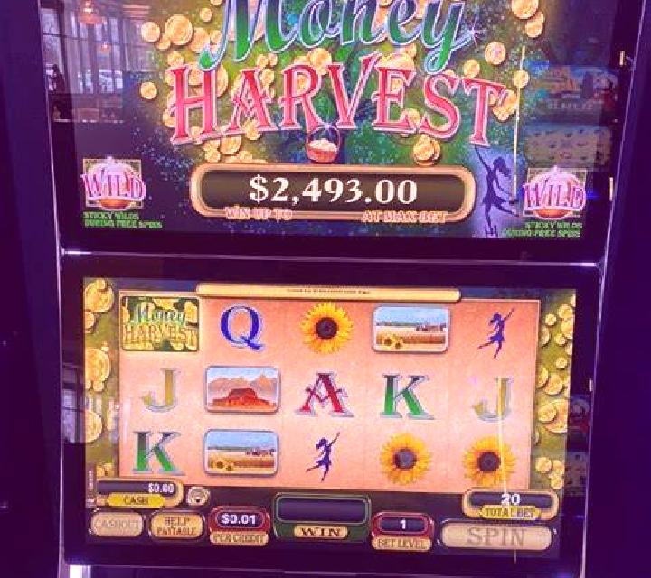 Grinning Harvest slot machine