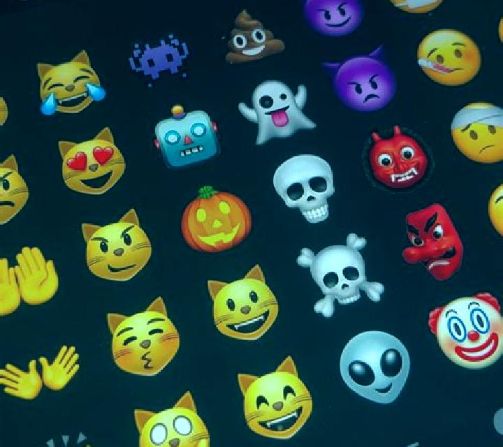Halloween Emojis slot game
