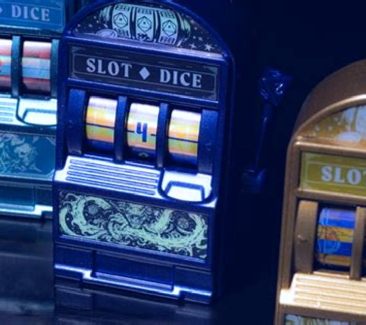Happy Diamonds Dice slot machine