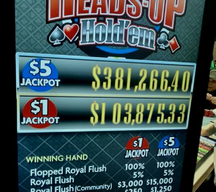 Heads Up Hold em slot machine