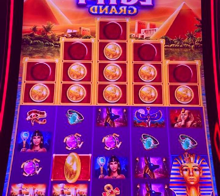 Heart of Egypt slot machine